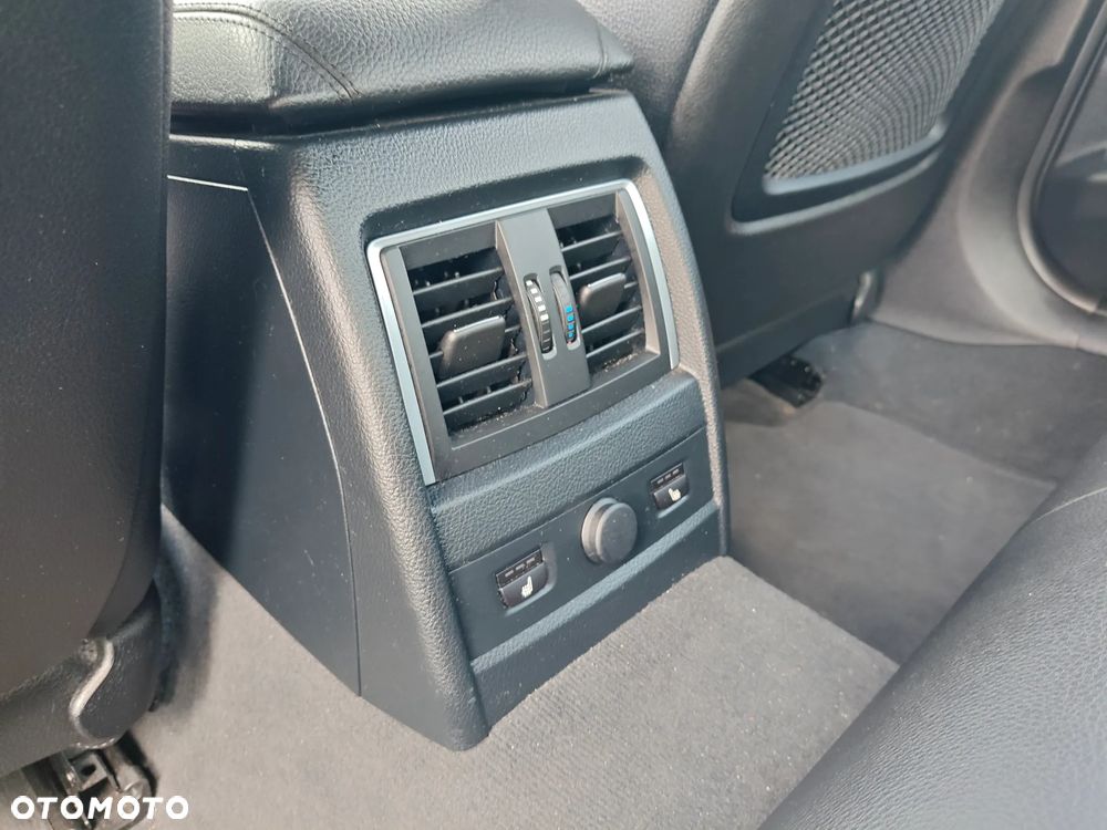 BMW Seria 3 330e iPerformance Luxury Line - 11
