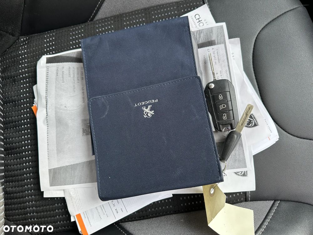 Peugeot 2008 1.2 Pure Tech Allure S&S - 8