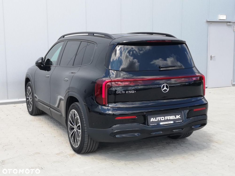 Mercedes-Benz GLB - 12