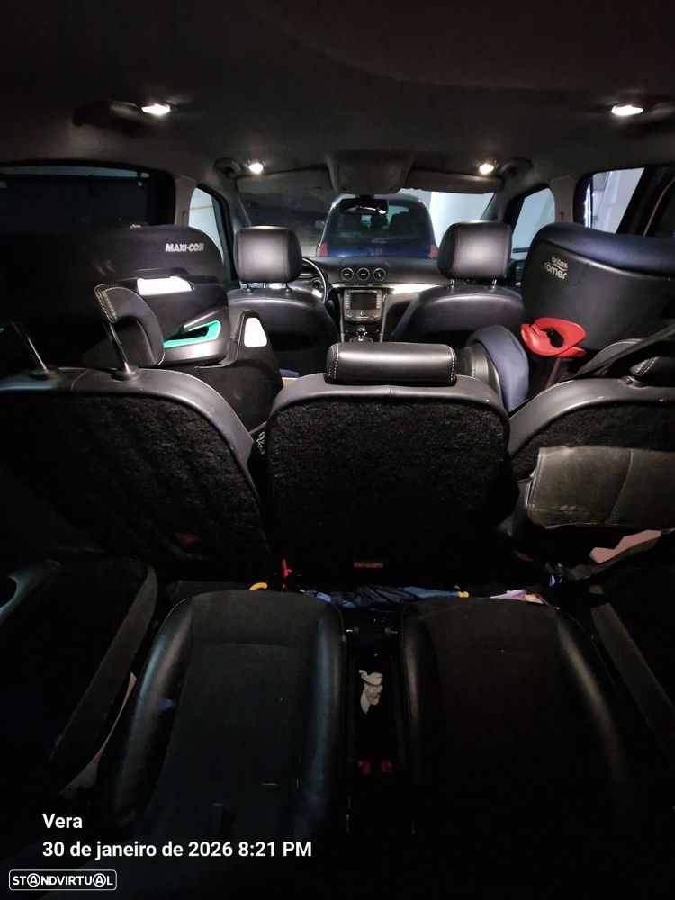 Ford S-Max 2.0 TDCi Titanium 7L - 24