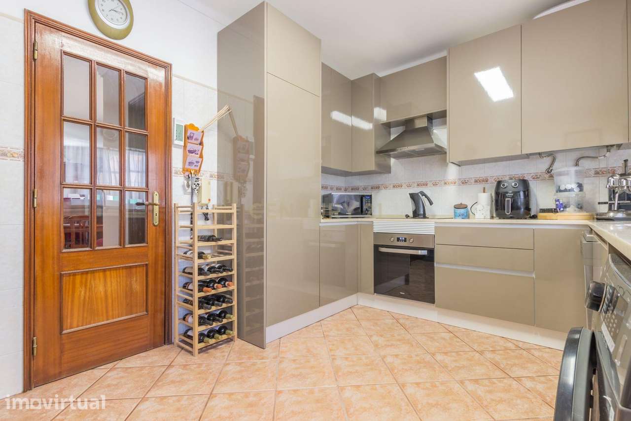 Moradia Geminada T3 com Jardim e Terraço na Quinta do Conde - Grande imagem: 3/24