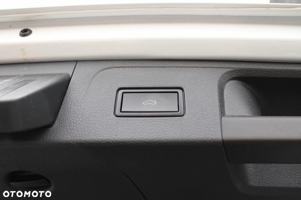 Volkswagen Passat - 30