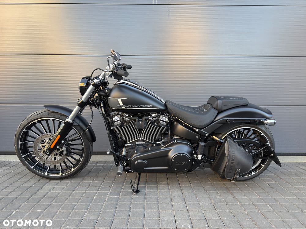 Harley-Davidson Softail Breakout - 3