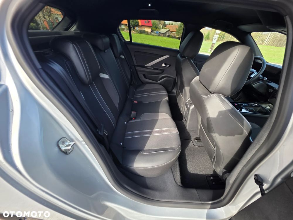 Opel Astra 1.2 Turbo Automatik GS - 11