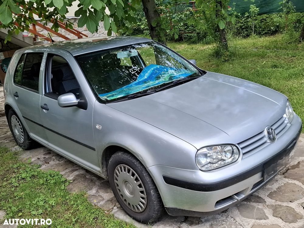 Volkswagen Golf - 1