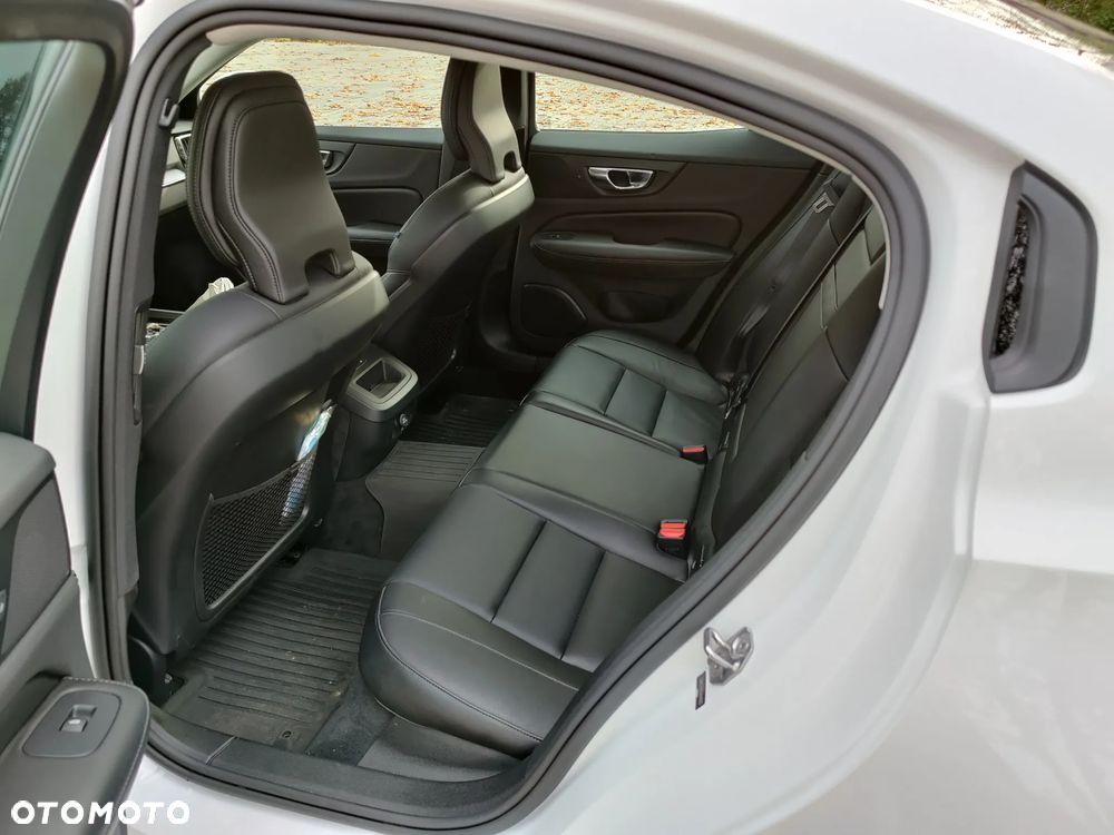 Volvo S60 T6 AWD Momentum Pro - 13