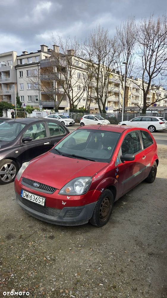 Ford Fiesta 1.3 Ambiente - 1