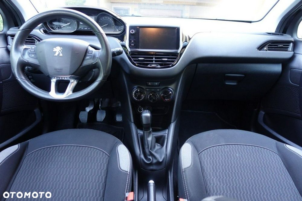 Peugeot 208 - 15