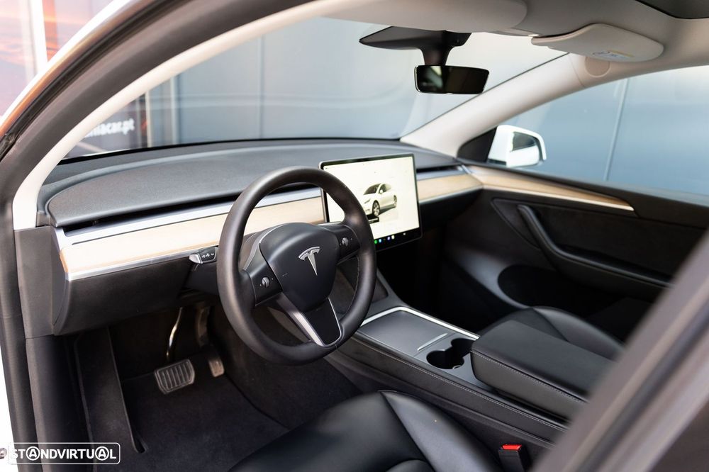 Tesla Model Y Long Range Dual Motor AWD - 9