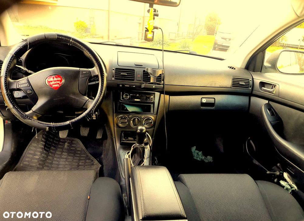 Toyota Avensis 1.8 VVT-i Luna - 19