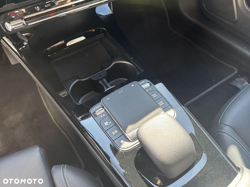 Mercedes-Benz CLA 200 7G-DCT - 12