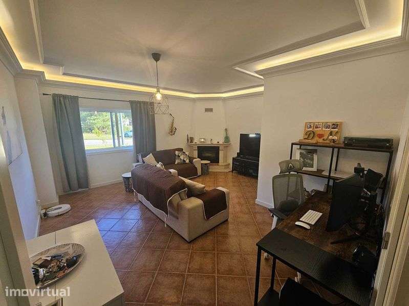 T2 c/ suite + Garagem Box p/ 2 Carros c/ Wallbox. - Grande imagem: 2/12
