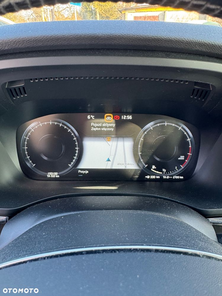 Volvo XC 60 T4 Momentum Pro - 11