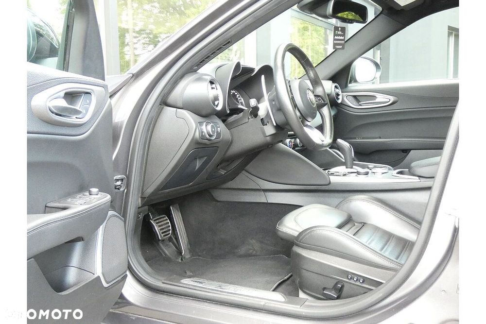 Alfa Romeo Giulia 2.0 Turbo Veloce Q4 - 12