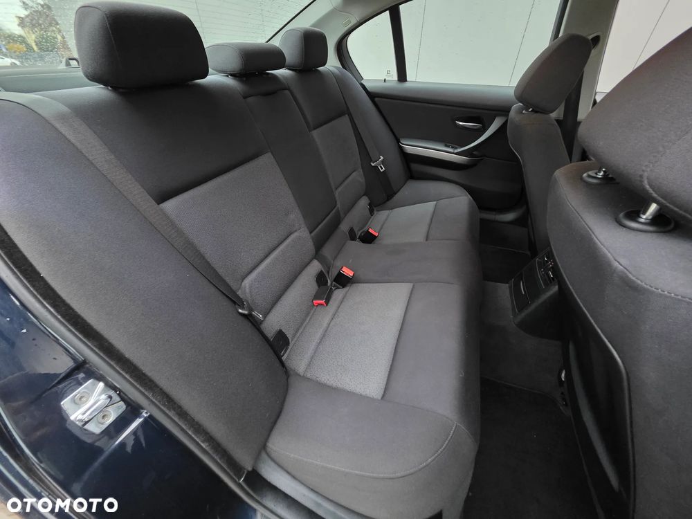 BMW Seria 3 318i - 23