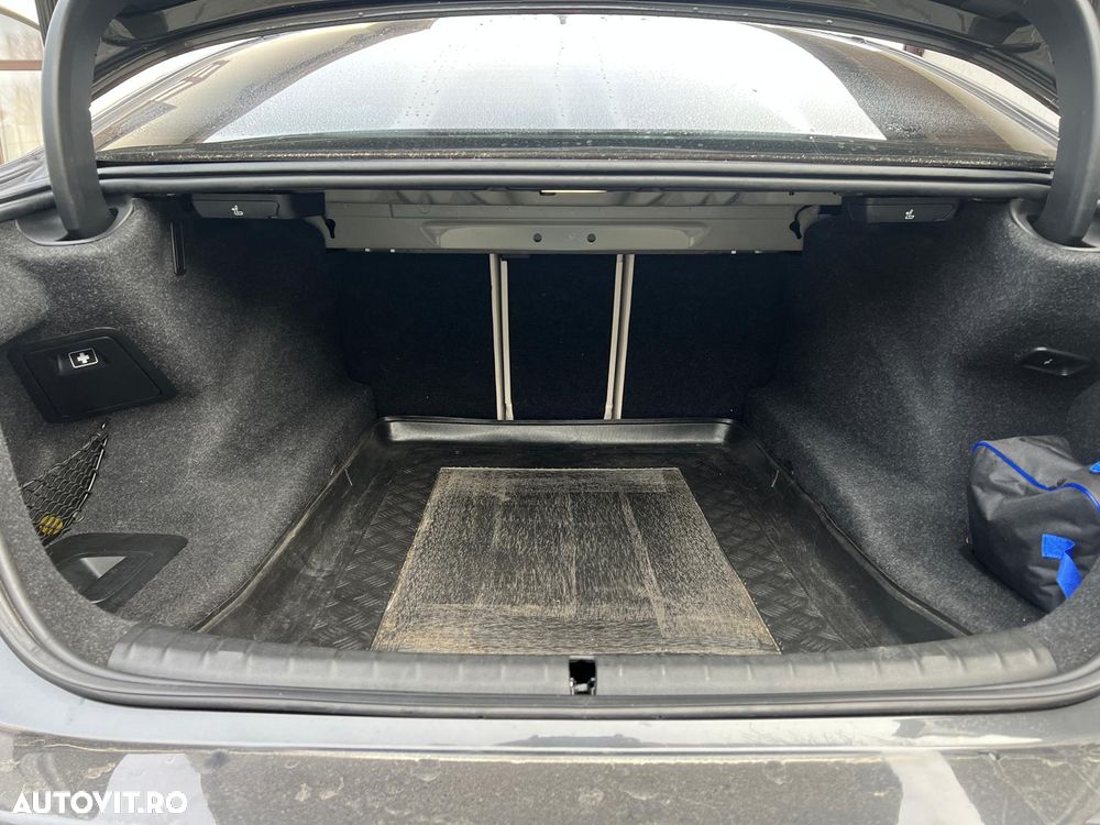 BMW Seria 5 520d xDrive AT - 9