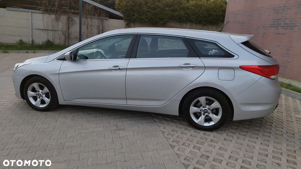 Hyundai i40 Kombi blue 1.6 Family - 39