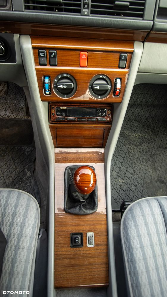 Mercedes-Benz W124 (1984-1993) - 17