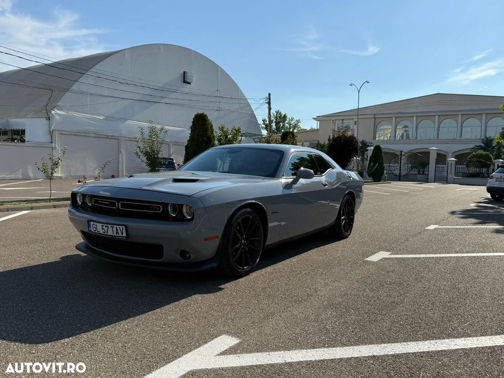 Dodge Challenger - 1