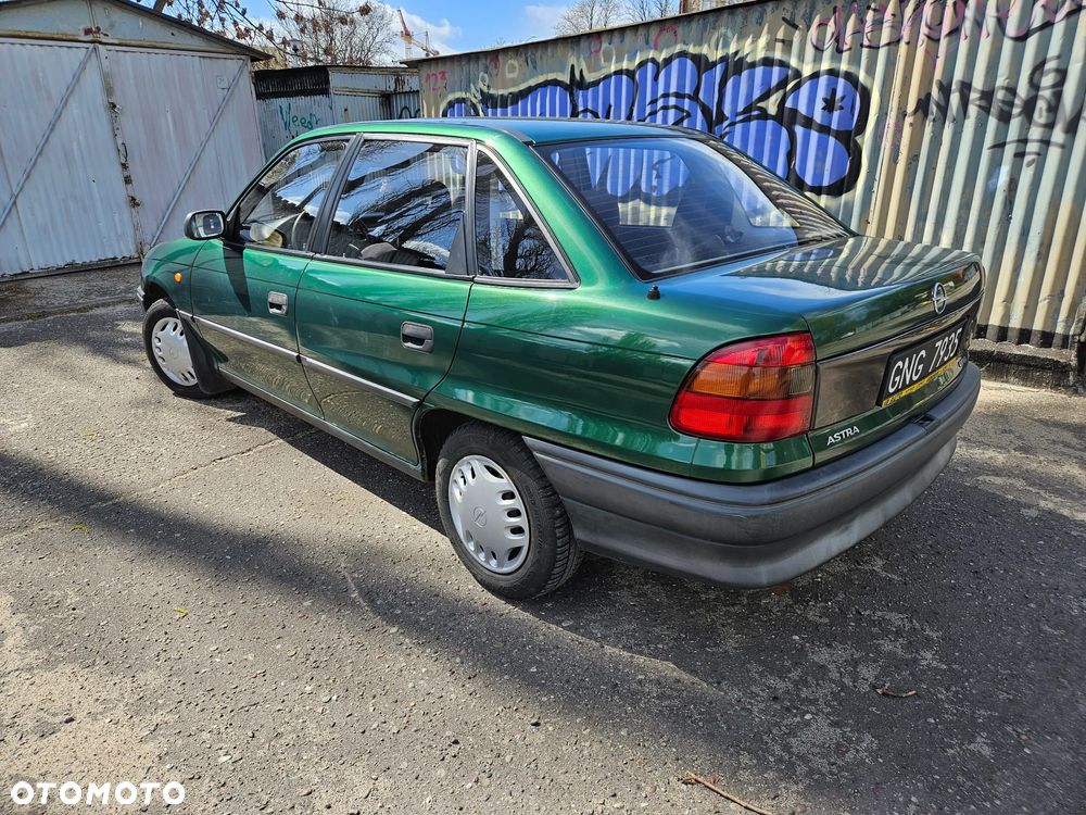 Opel Astra 1.4 GL - 4