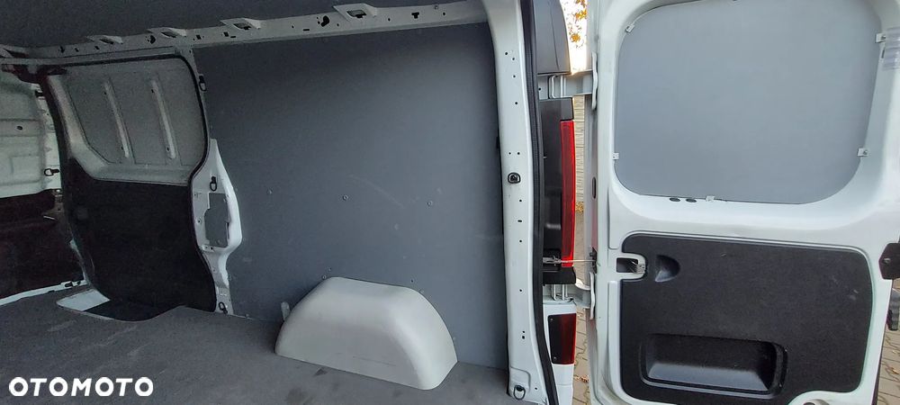 Opel VIVARO - 28