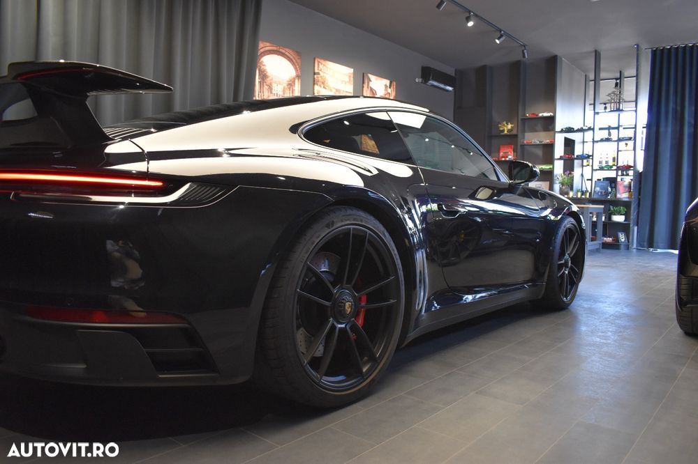 Porsche 911 Carrera 4 GTS PDK - 10