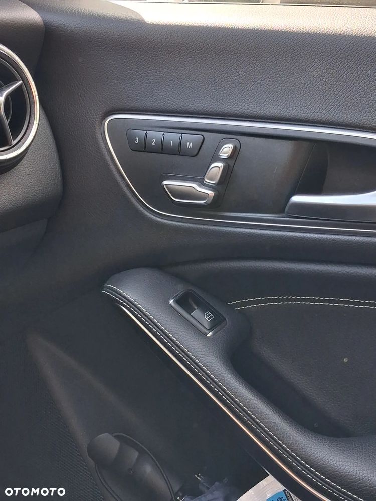 Mercedes-Benz CLA 250 4Matic 7G-DCT - 9