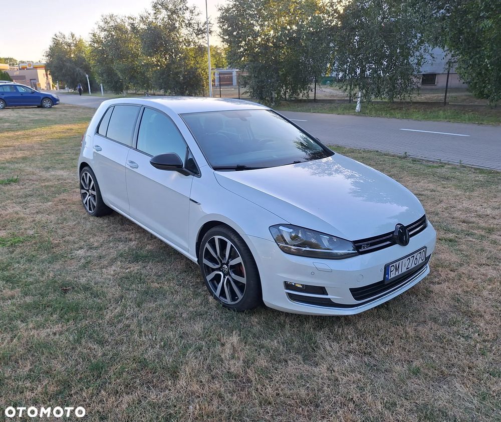 Volkswagen Golf - 1