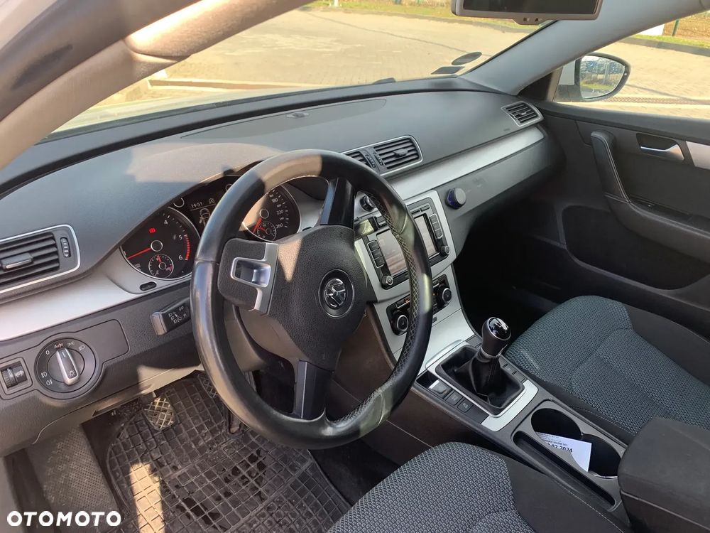 Volkswagen Passat 1.6 TDI Comfortline - 27