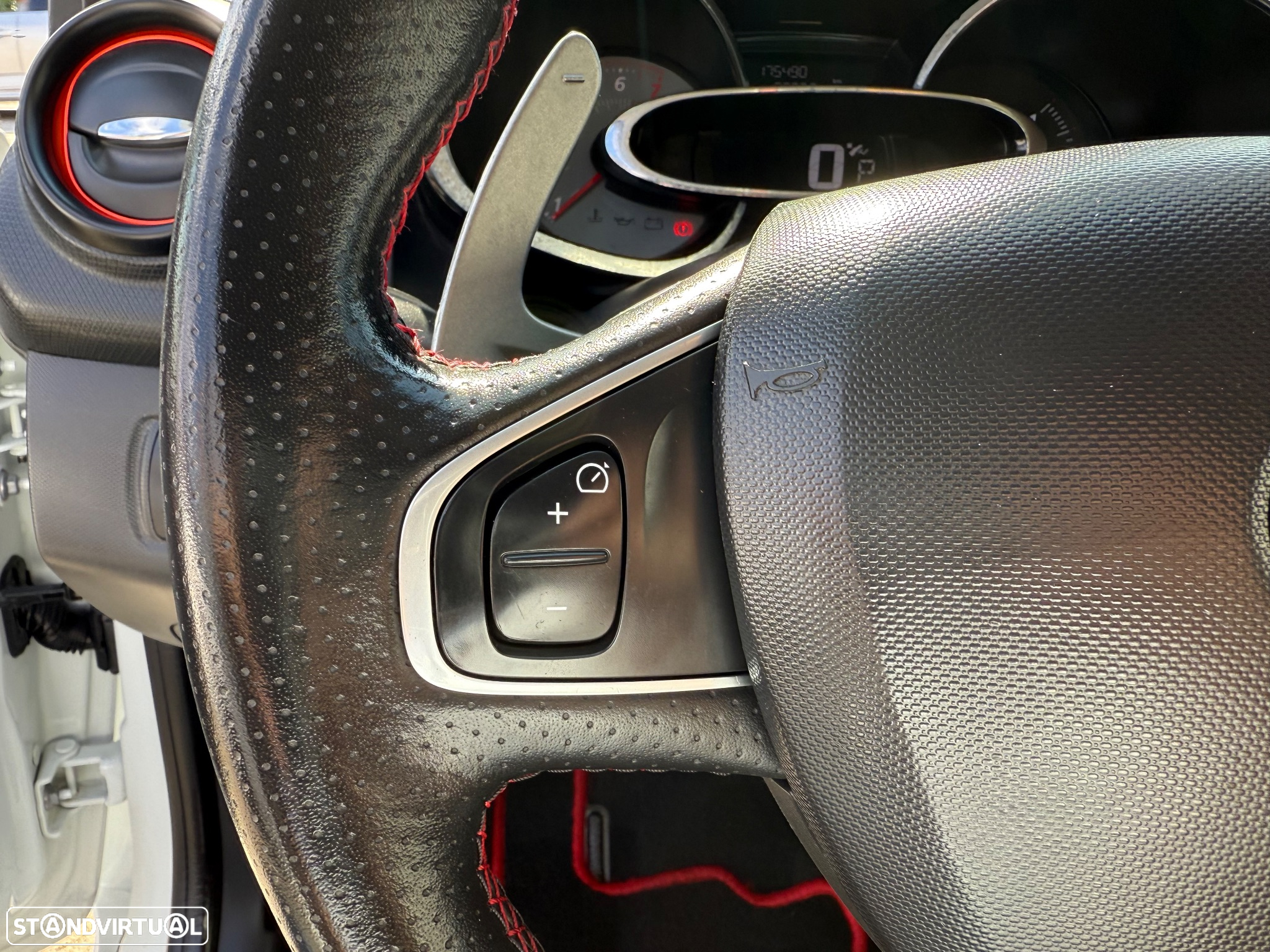 Renault Clio TCe 200 EDC Sport R.S. - 26