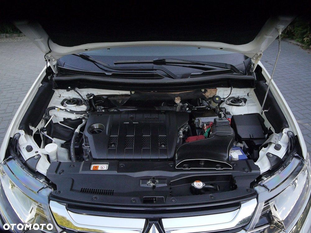 Mitsubishi Outlander 2.2 DI-D 4WD Automatik Diamant Edition+ - 39