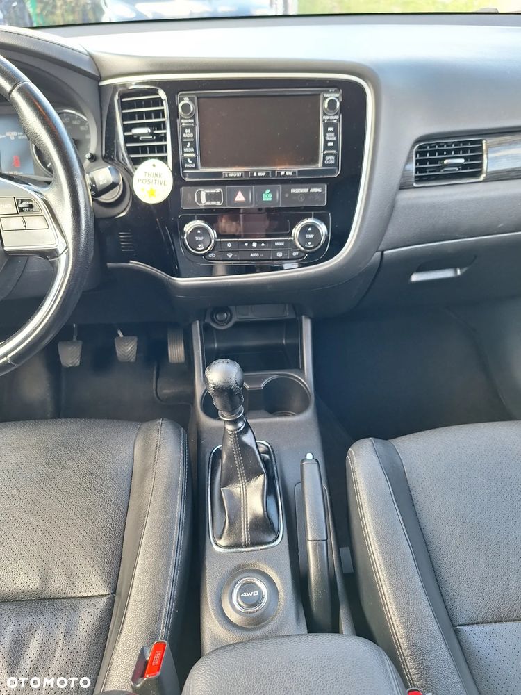Mitsubishi Outlander - 14