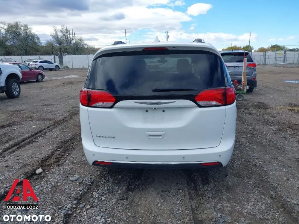 Chrysler Pacifica - 5