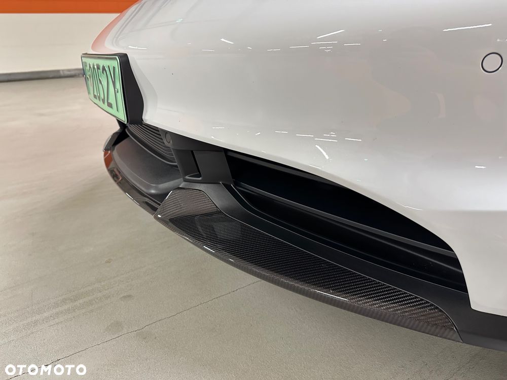 Porsche Taycan 4 - 12