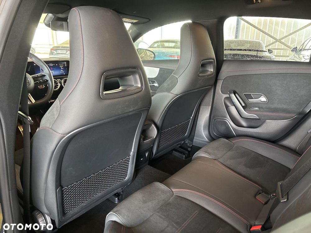 Mercedes-Benz CLA - 24