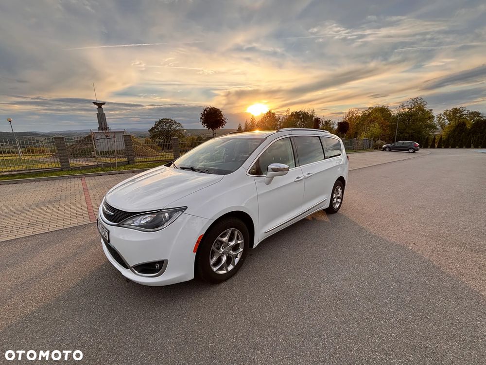 Chrysler Pacifica - 11