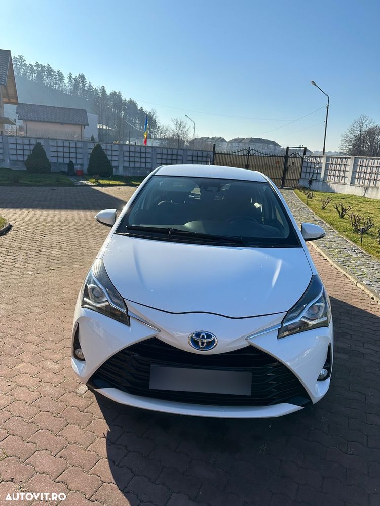 Toyota Yaris 1.5 VVT-i HSD Luna - 1