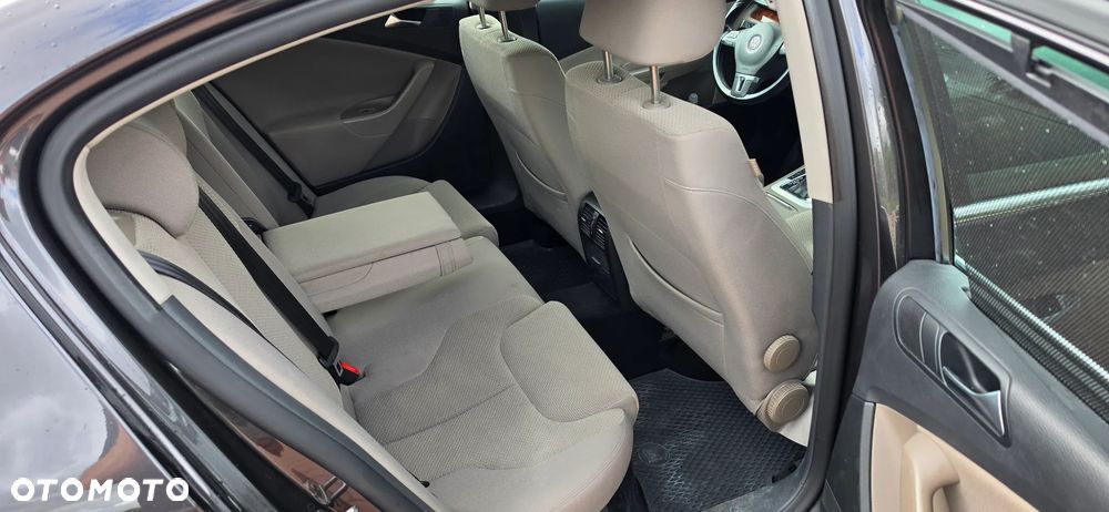 Volkswagen Passat 2.0 TDI Comfortline R-Style DSG - 23