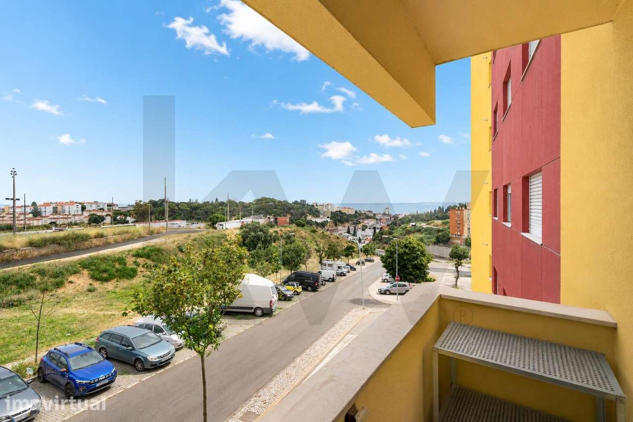 T3 COM VARANDA, GARAGEM E UMA FANTÁSTICA VISTA SOBRE O RIO TEJO, ENTRE - Vista 4