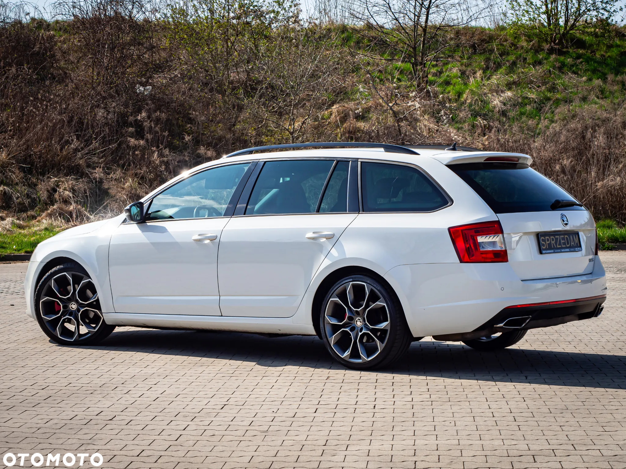 Skoda Octavia Combi 2.0 TDI DSG RS - 11