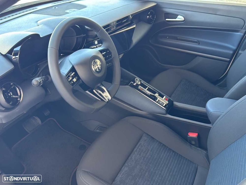 Alfa Romeo Junior 1.2 eDCT6 - 13