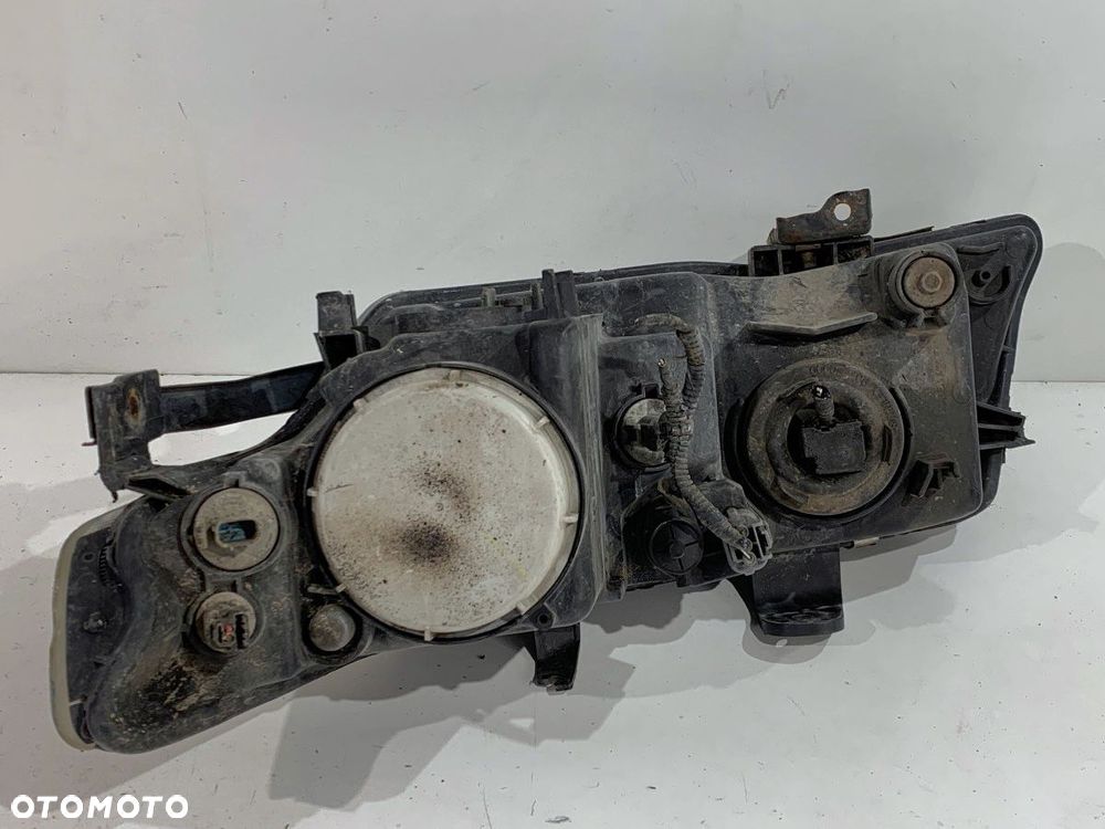 REFLEKTOR PRAWY PRZÓD XENON  HONDA ACCORD VII (CL, CN) 2003 - 2012 2.2 i-CTDi (CN1) 103 kW [140 KM] - 4