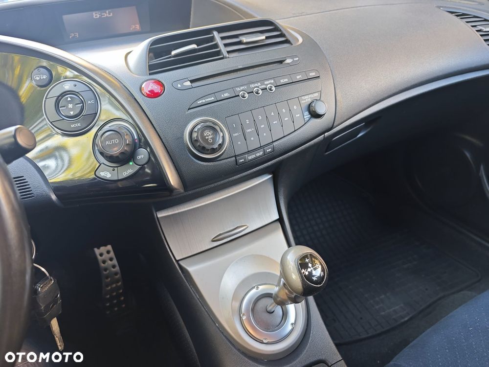 Honda Civic 1.8 Comfort - 22