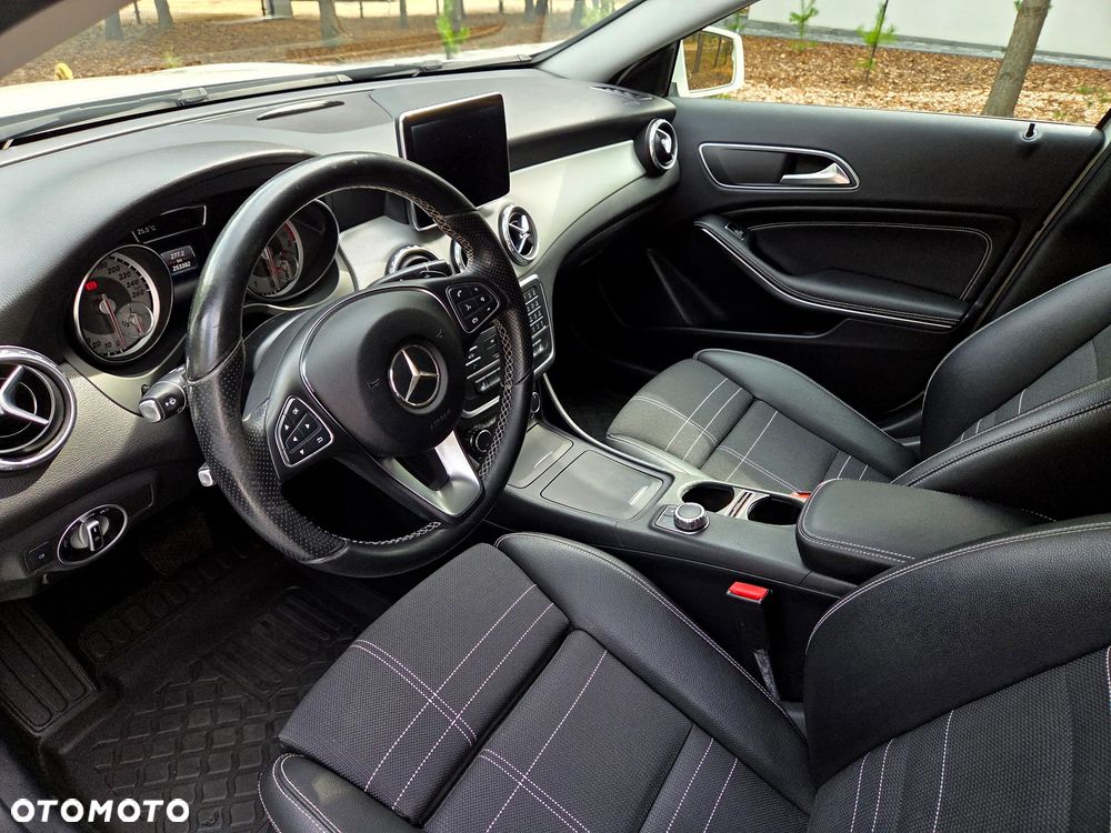 Mercedes-Benz GLA - 12