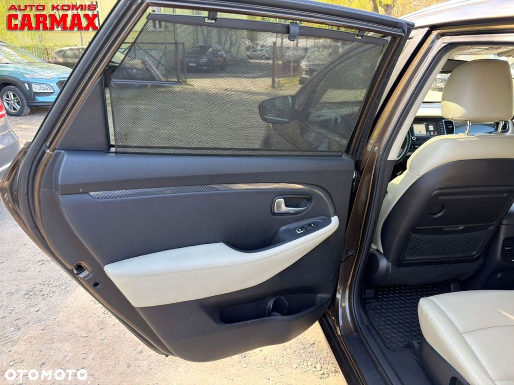 Kia Carens - 13