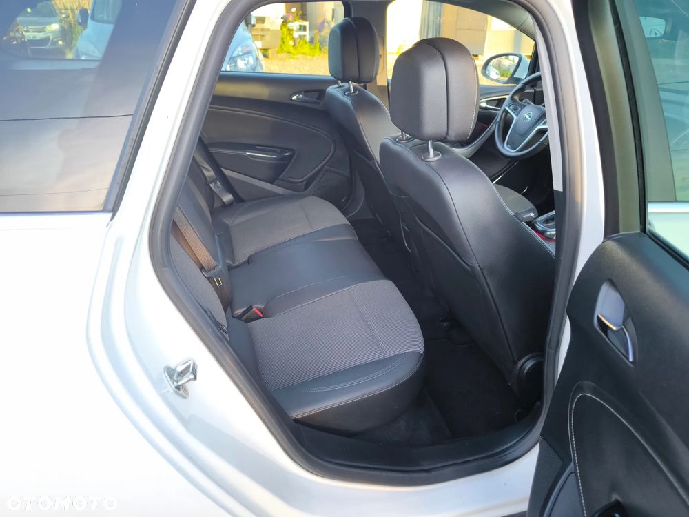 Opel Astra 1.6 T Cosmo - 14