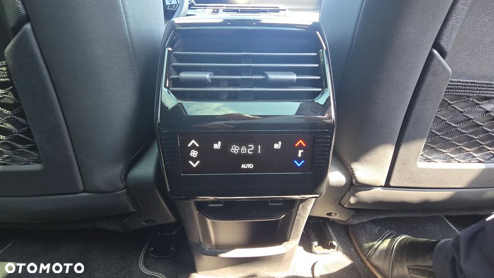 Peugeot 5008 1.6 PHEV 195 GT Exclusive S&S e-DCS7 - 31