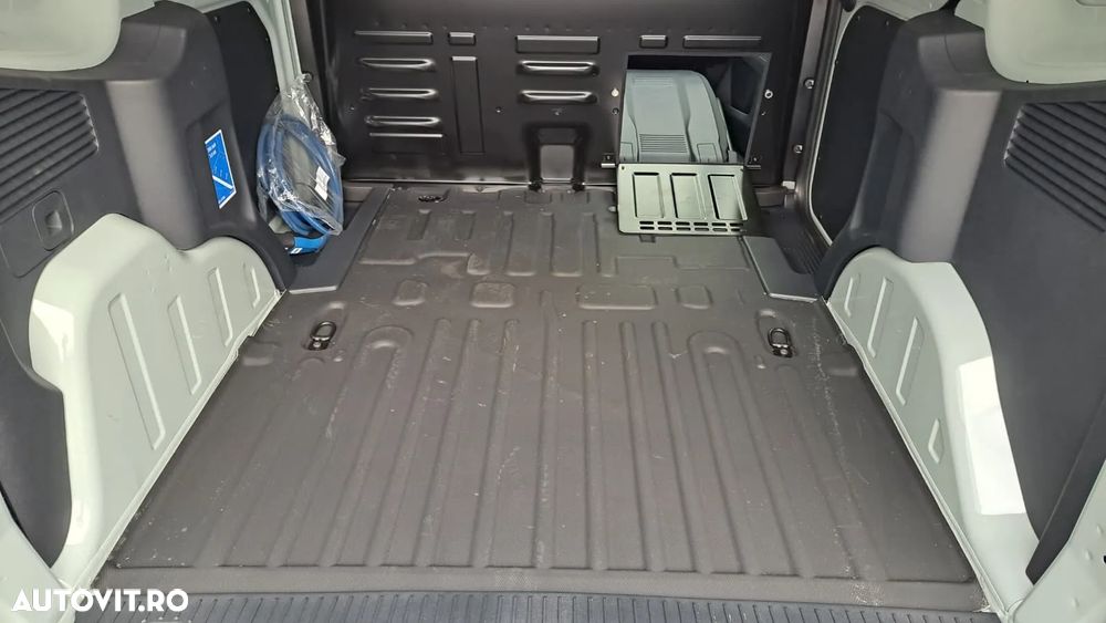 Ford NEW E-TRANSIT COURIER - 12