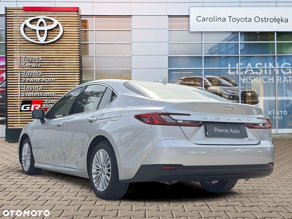 Toyota Camry - 3