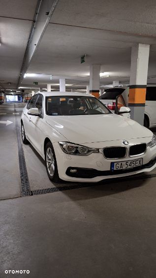BMW Seria 3 320i xDrive - 10